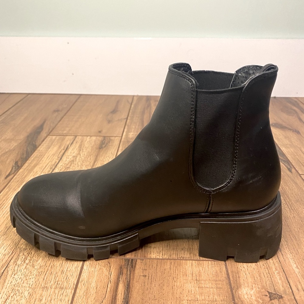Steve Madden Black Thick Sole Chelsea Boot Size 9